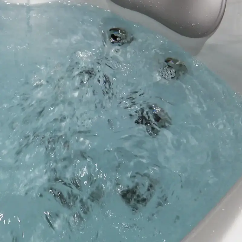 Whirlpool mit Hydromassage und Wasserstrudel